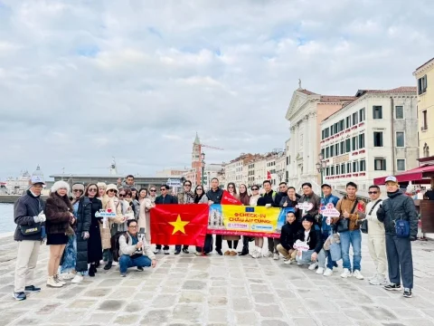 CHECK IN CHÂU ÂU CÙNG LETTON VIỆT NAM 